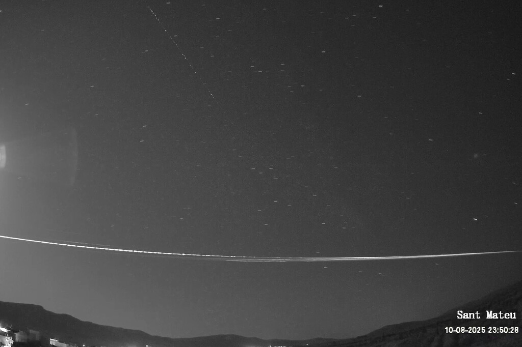 No fue un meteorito, pero tampoco un cohete chino: el satélite que se desintegró sobre España ya tiene nombre y apellido
